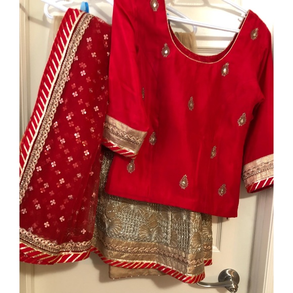 Red indian Punjabi lehnga dress - can do alterations free of cost - Picture 3 of 4